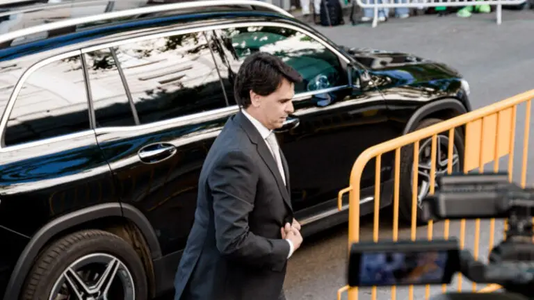 El fiscalista y casero del novio de Ayuso se niega a aclarar si le ha vendido el polémico ático: «Tema privado»