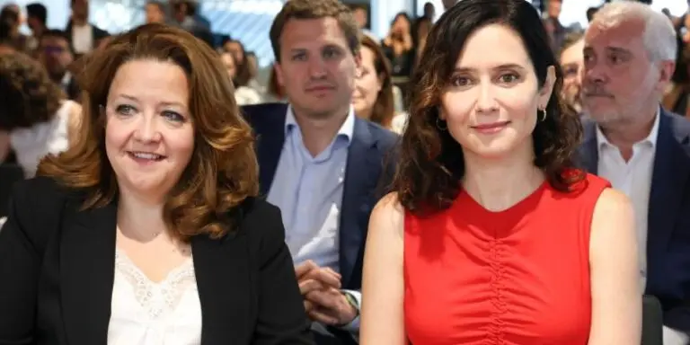 El Gobierno de Ayuso adjudicó la supervisión de los hospitales de gestión privada a una empresa que era accionista de uno de ellos